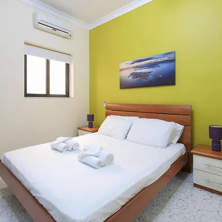 Beachfront 2 Bedroom Holiday Home Is-Sellum Exterior photo